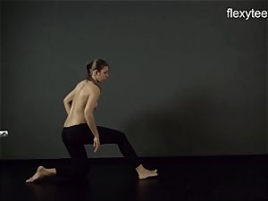 FlexyTeens - Zina displays pliable naked bod