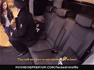 screwed IN TRAFFIC - Daphne Klyde jism covered in car fuck-fest